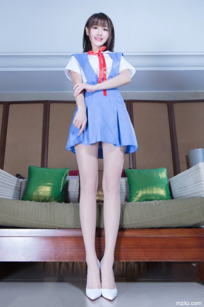 台湾妹子好甜美，一双大白腿让人移不开眼！-知图屋