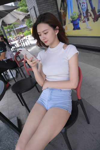 图片[1]-短发牛仔的漂亮女生【2.4G】-知图屋