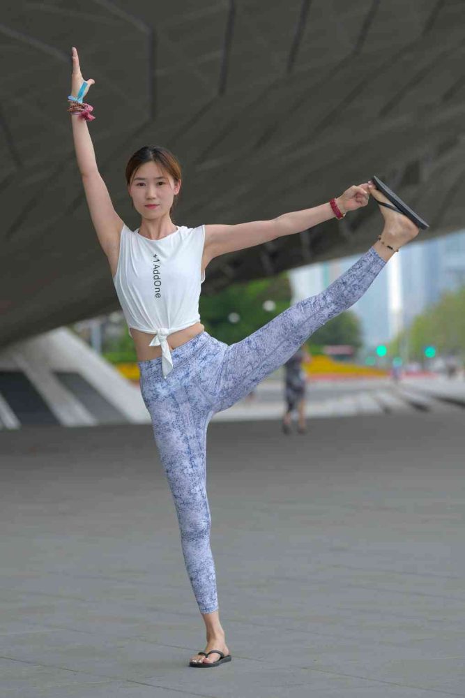 表演瑜伽的女孩【176P】04017-知图屋