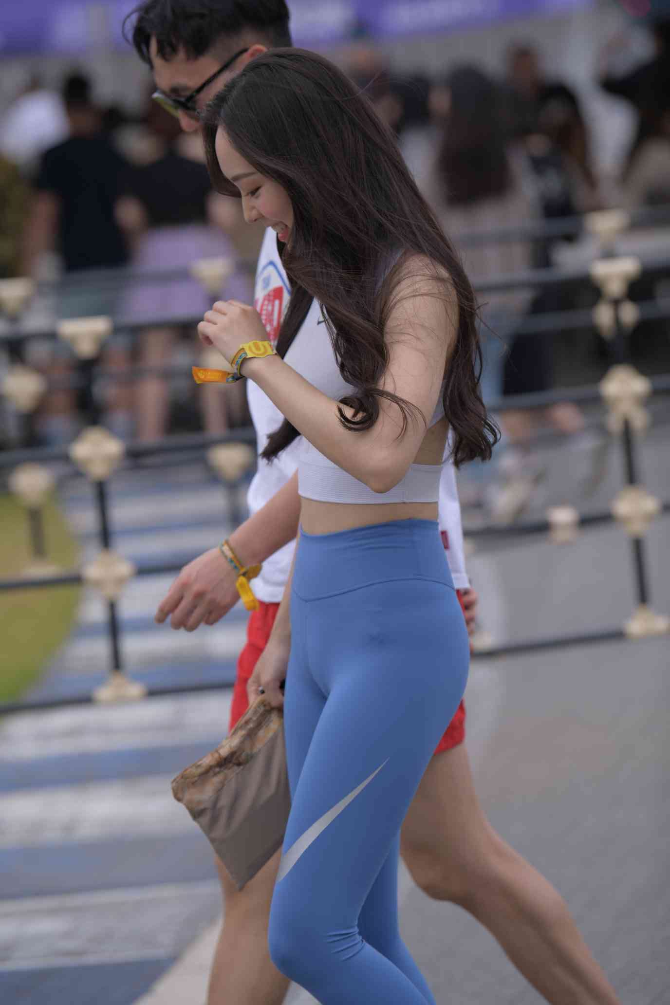 图片[1]-陪男朋友逛街的瑜伽裤女孩【74P】04034-知图屋