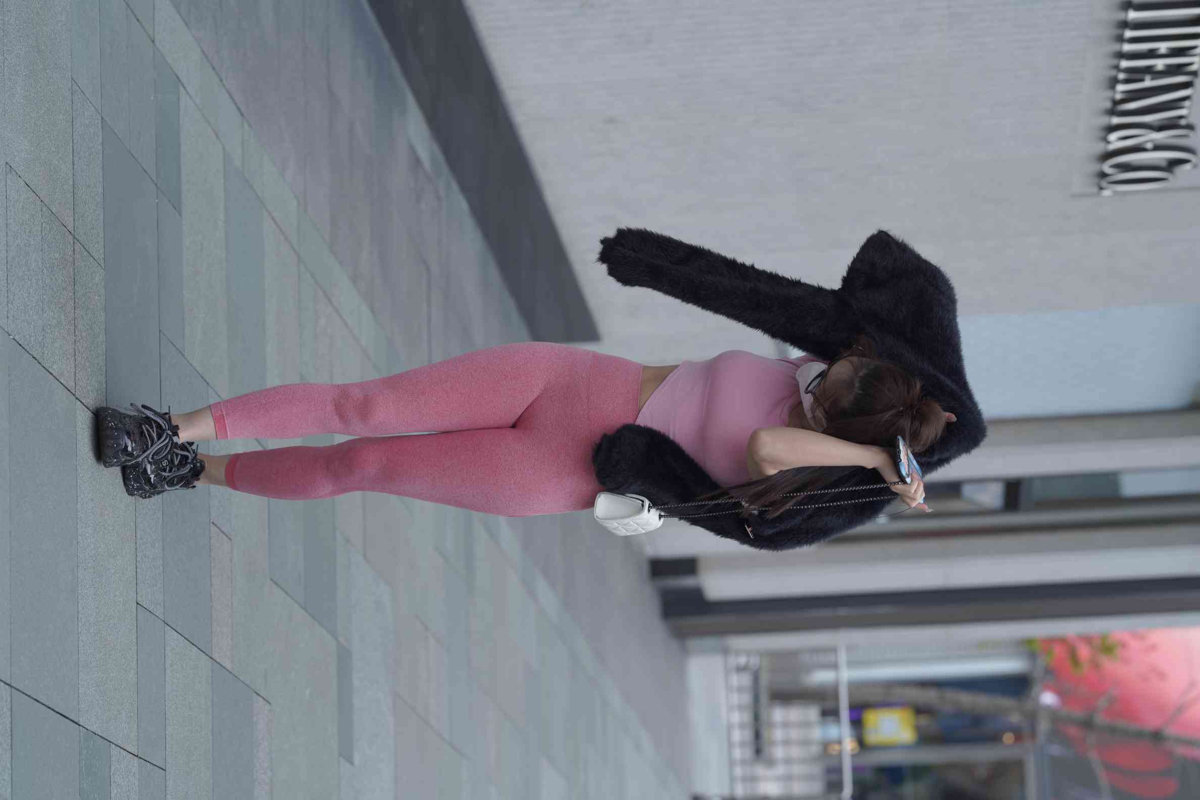 图片[2]-粉红色瑜伽裤的眼镜妹妹【93P】04019-知图屋