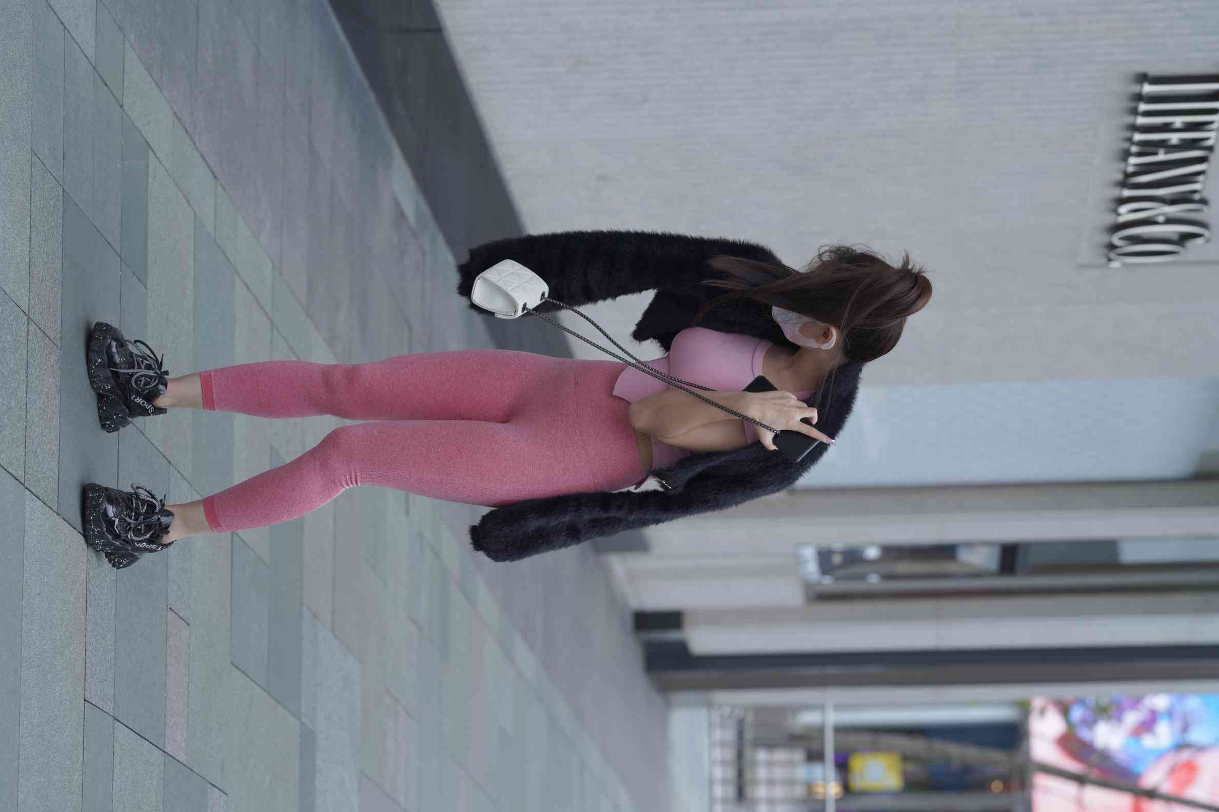 图片[3]-粉红色瑜伽裤的眼镜妹妹【93P】04019-知图屋