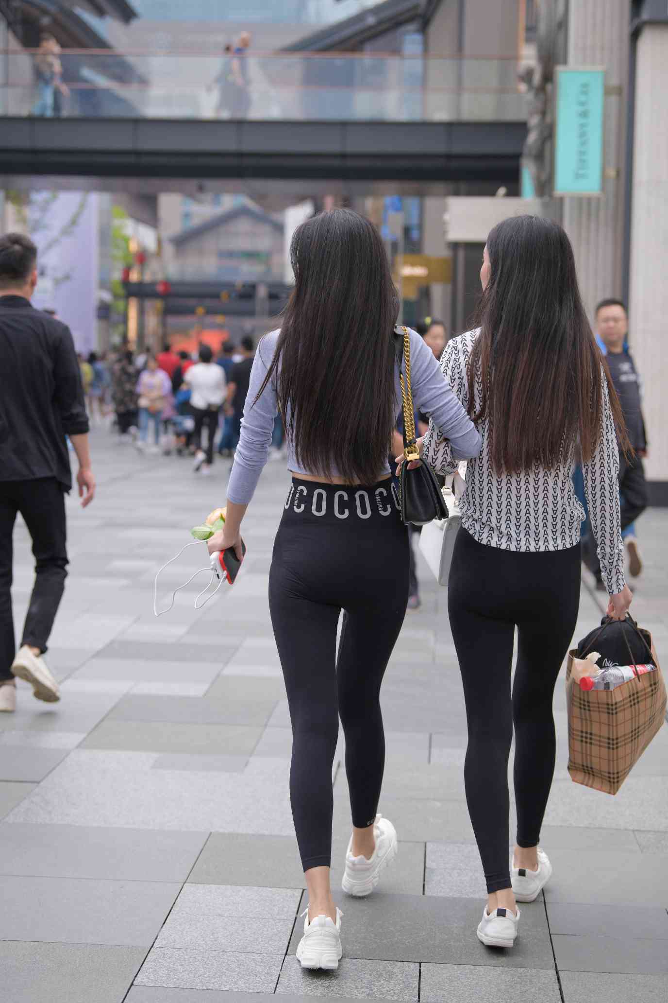 图片[3]-【免费】逛街的两个瑜伽裤姑娘【40P】04030-知图屋