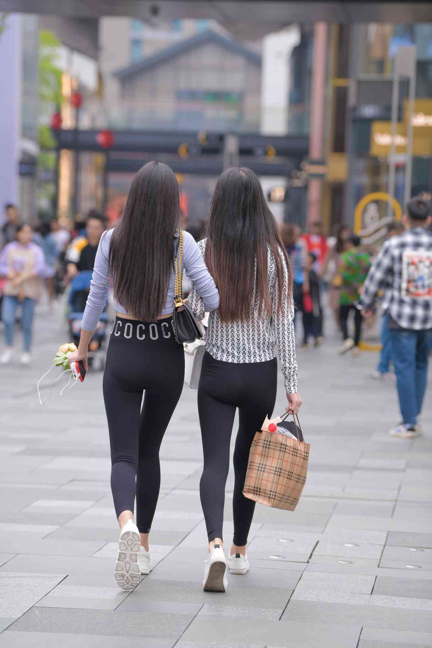 图片[4]-【免费】逛街的两个瑜伽裤姑娘【40P】04030-知图屋