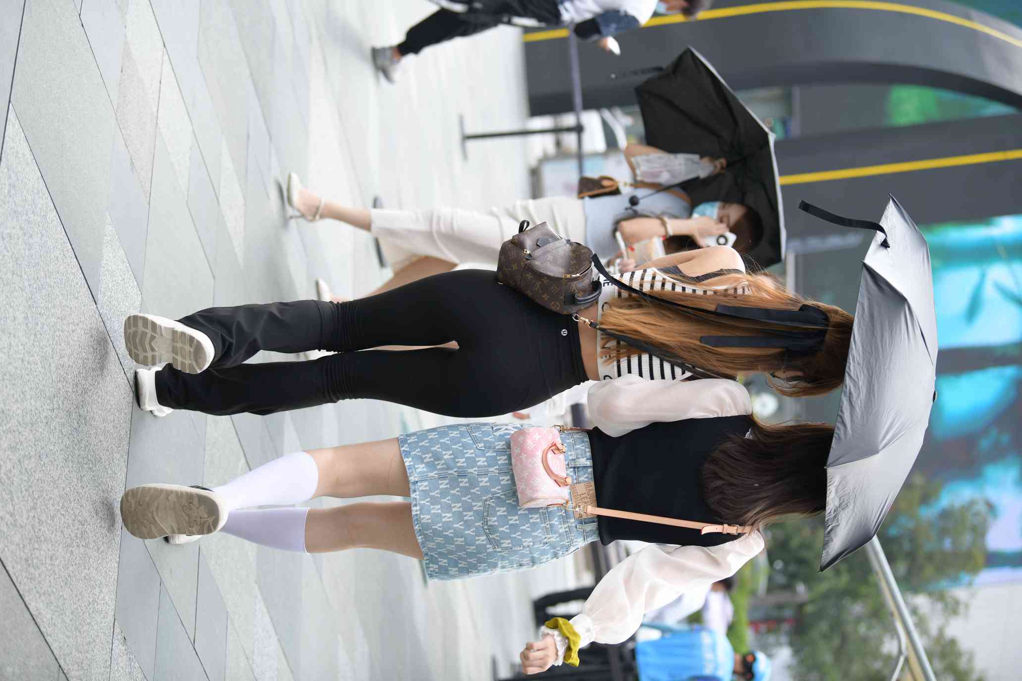 图片[3]-打伞的瑜伽裤姑娘【93P】04032-知图屋