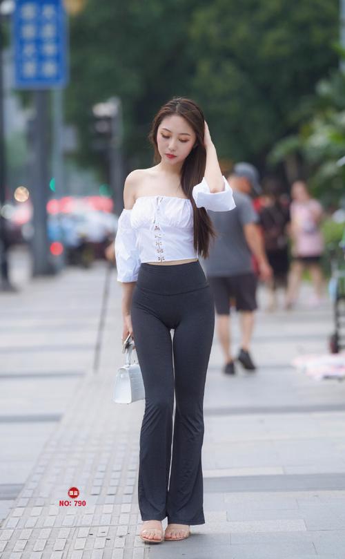 身材非常哇塞的瑜伽裤女孩  J1333 521P6V-21.6GB-知图屋