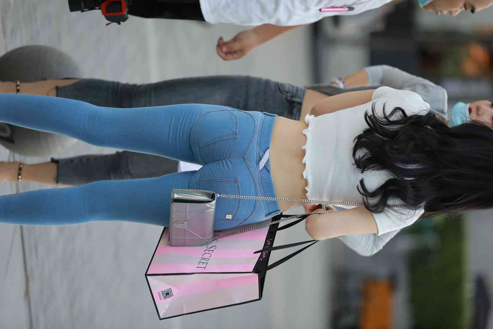 图片[5]-非常漂亮的紧身牛仔裤女孩【115P】04016-知图屋