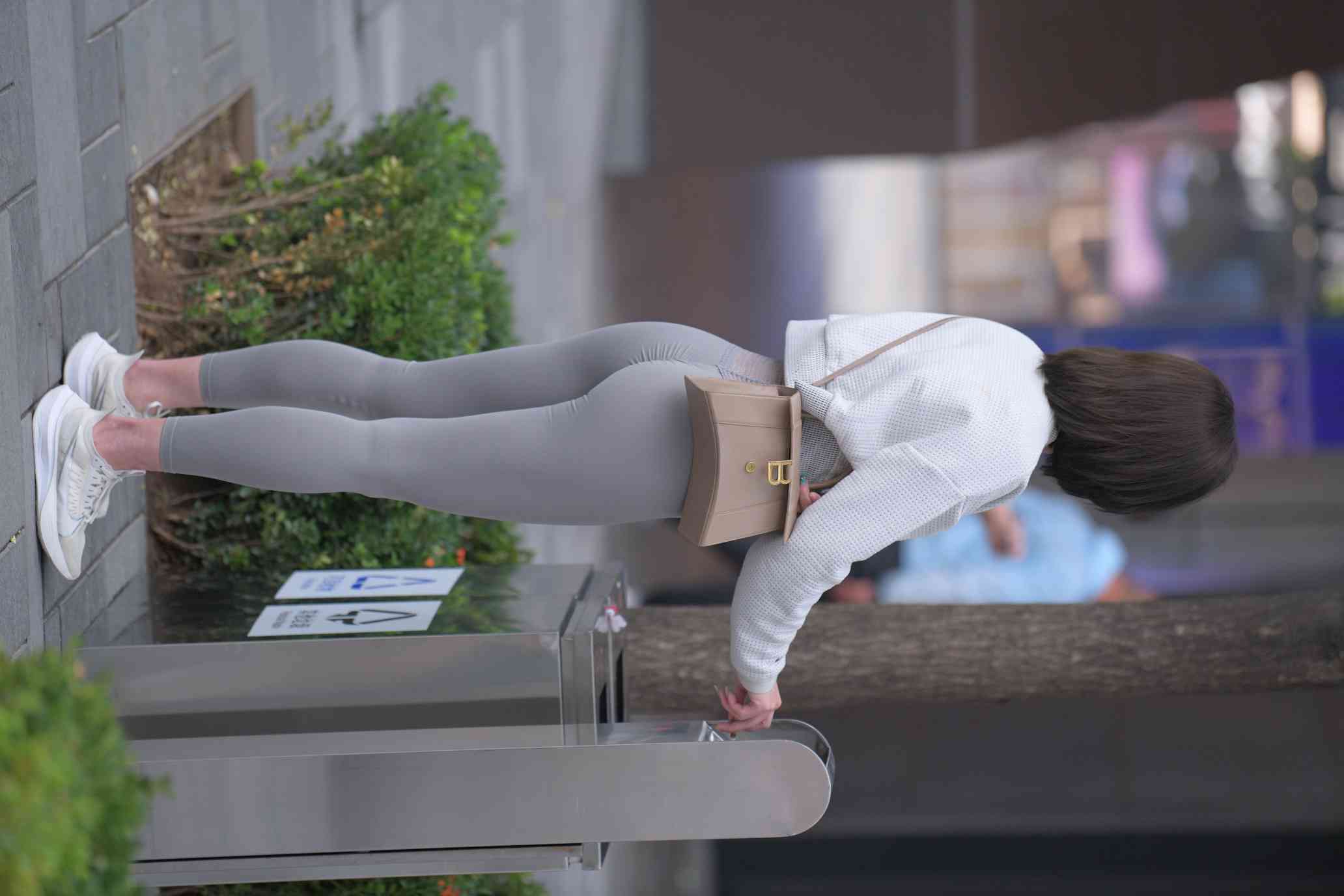 图片[5]-身材很好的短发瑜伽裤姑娘【157P】04015-知图屋