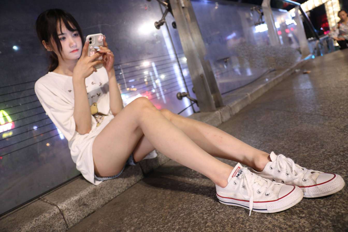 图片[3]-KTV里唱歌的长腿帆布鞋女孩【102P】20015-知图屋