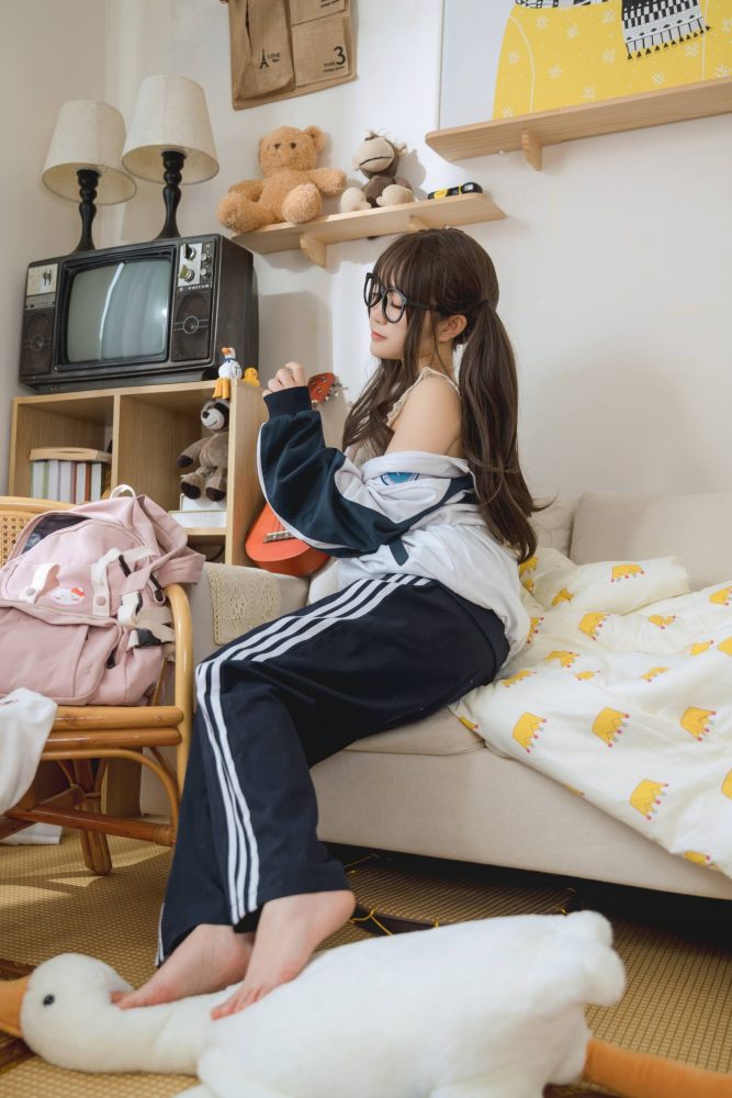 穿校服的双马尾女孩【64P】20010-知图屋