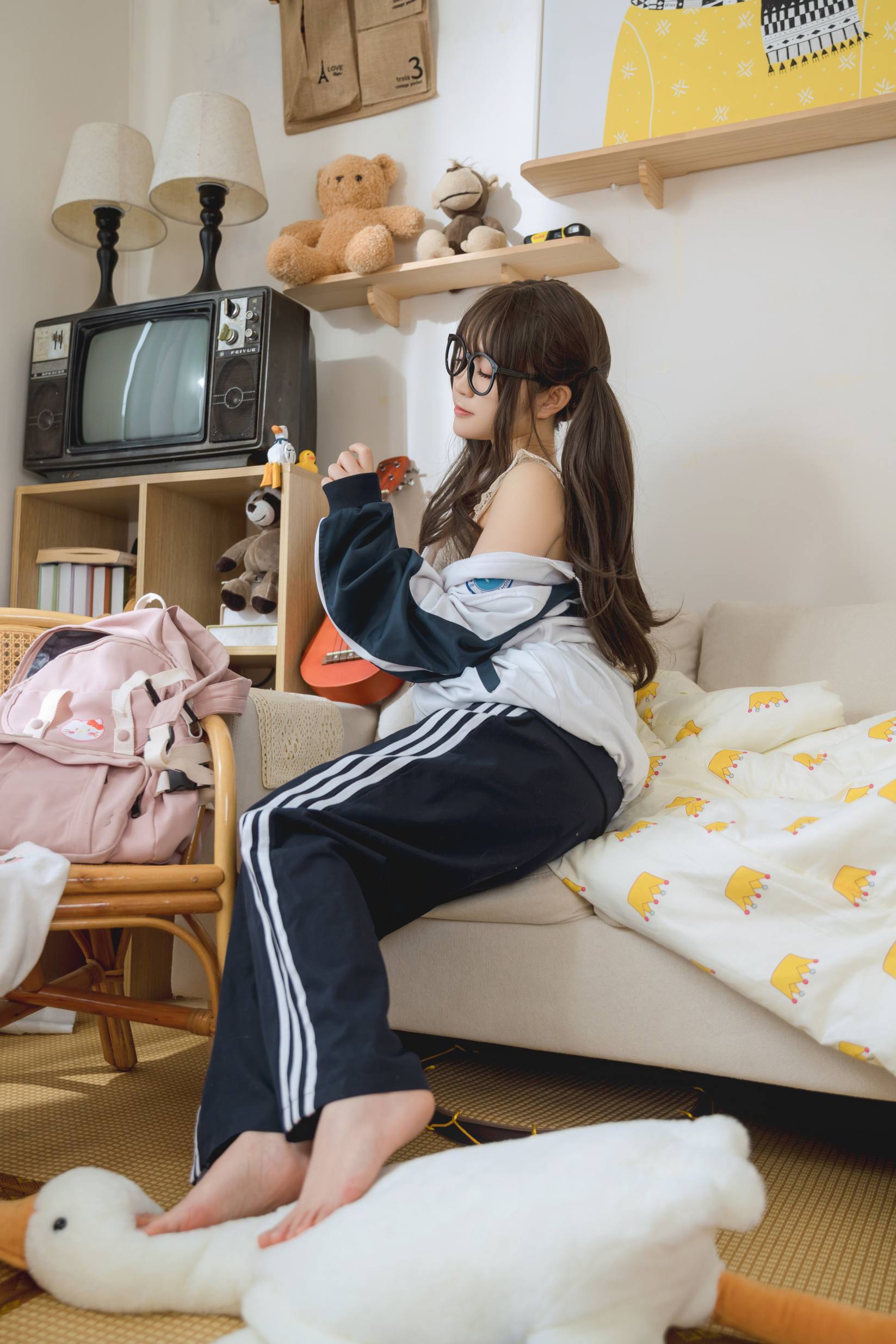 图片[1]-穿校服的双马尾女孩【64P】20010-知图屋