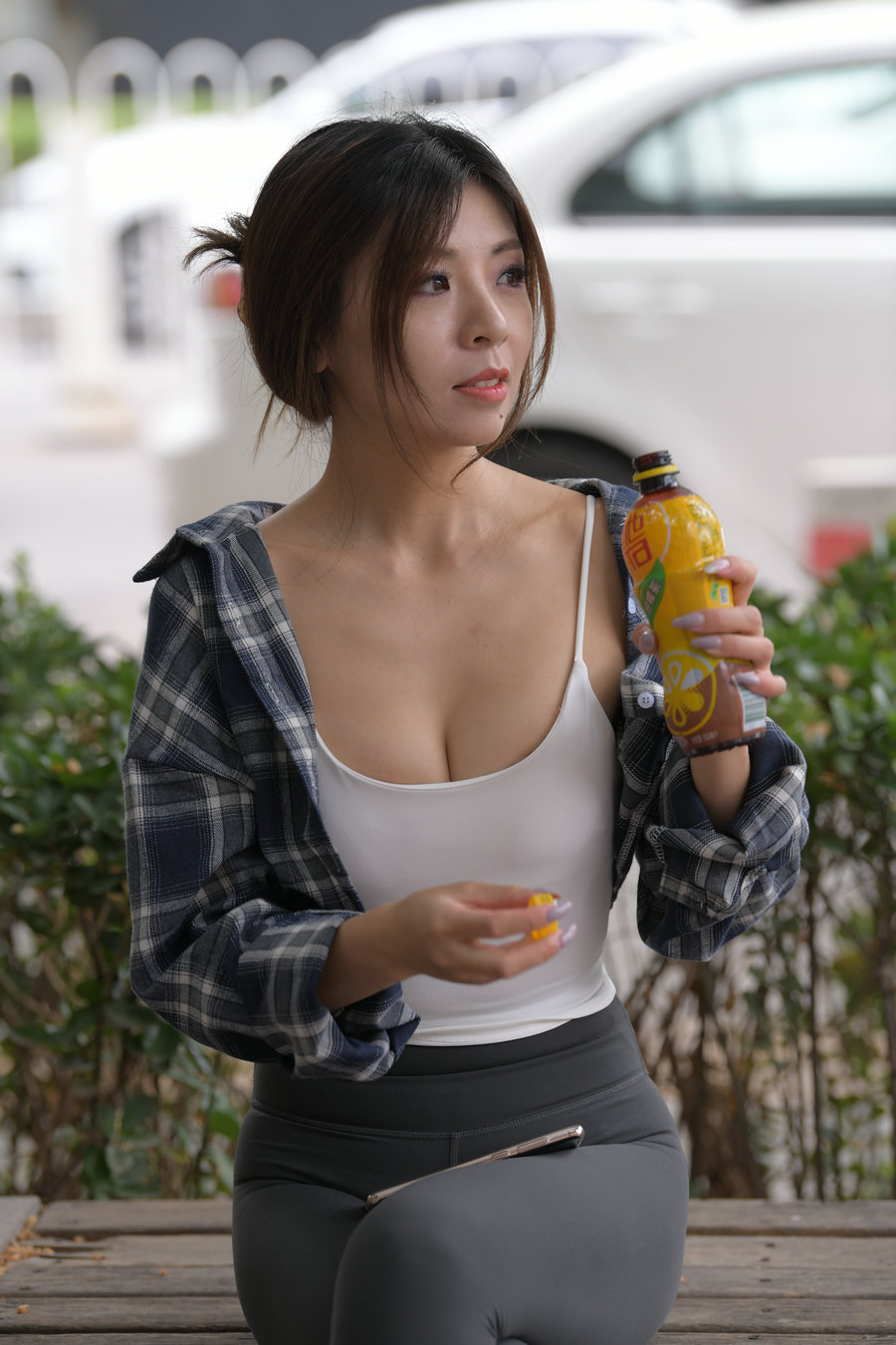 图片[1]-喝饮料的瑜伽裤女孩J2242 383P1V-17.5GB-知图屋