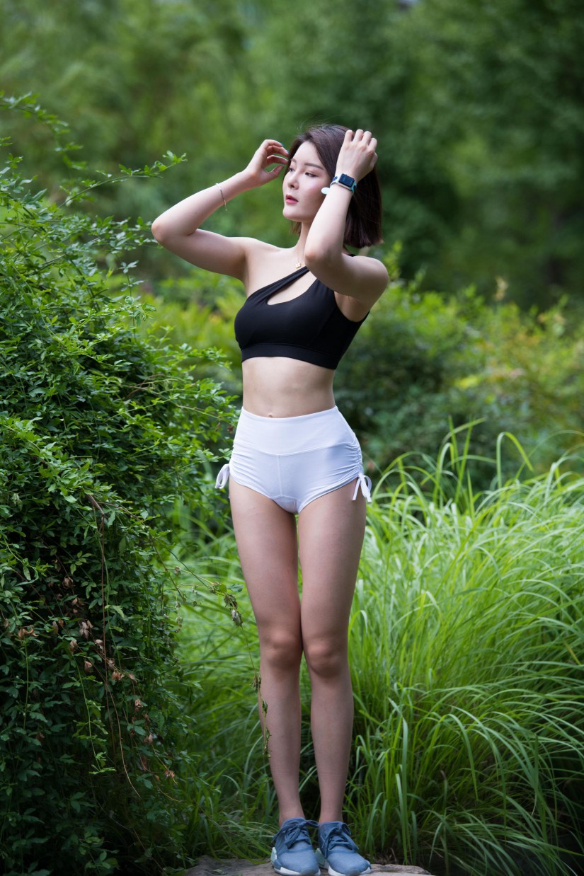 图片[5]-在户外玩耍的白色短裤漂亮姑娘【239P】00061-知图屋