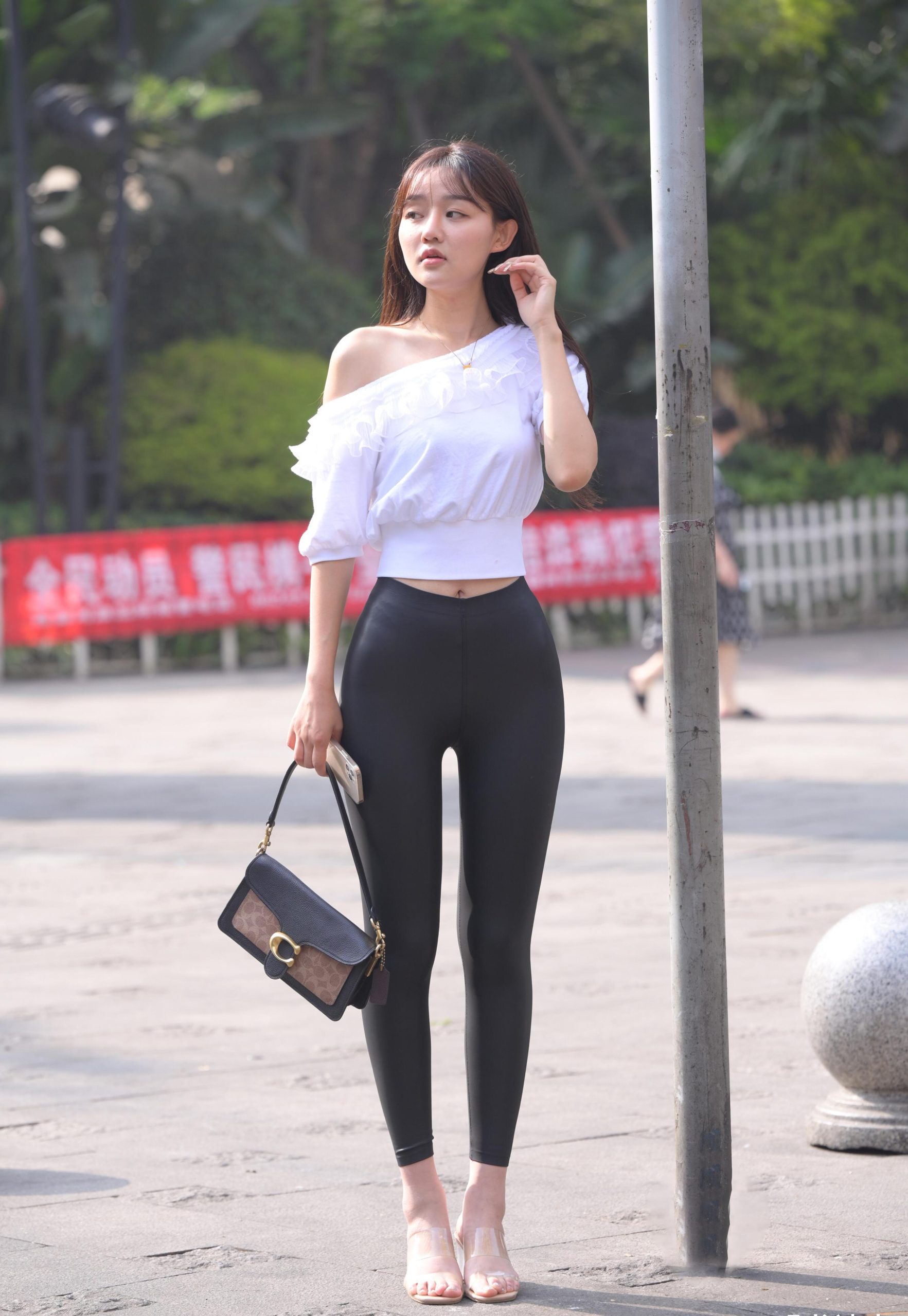 图片[5]-笑容非常甜美且治愈的皮裤女孩 J1945 751P1V-22.1GB-知图屋