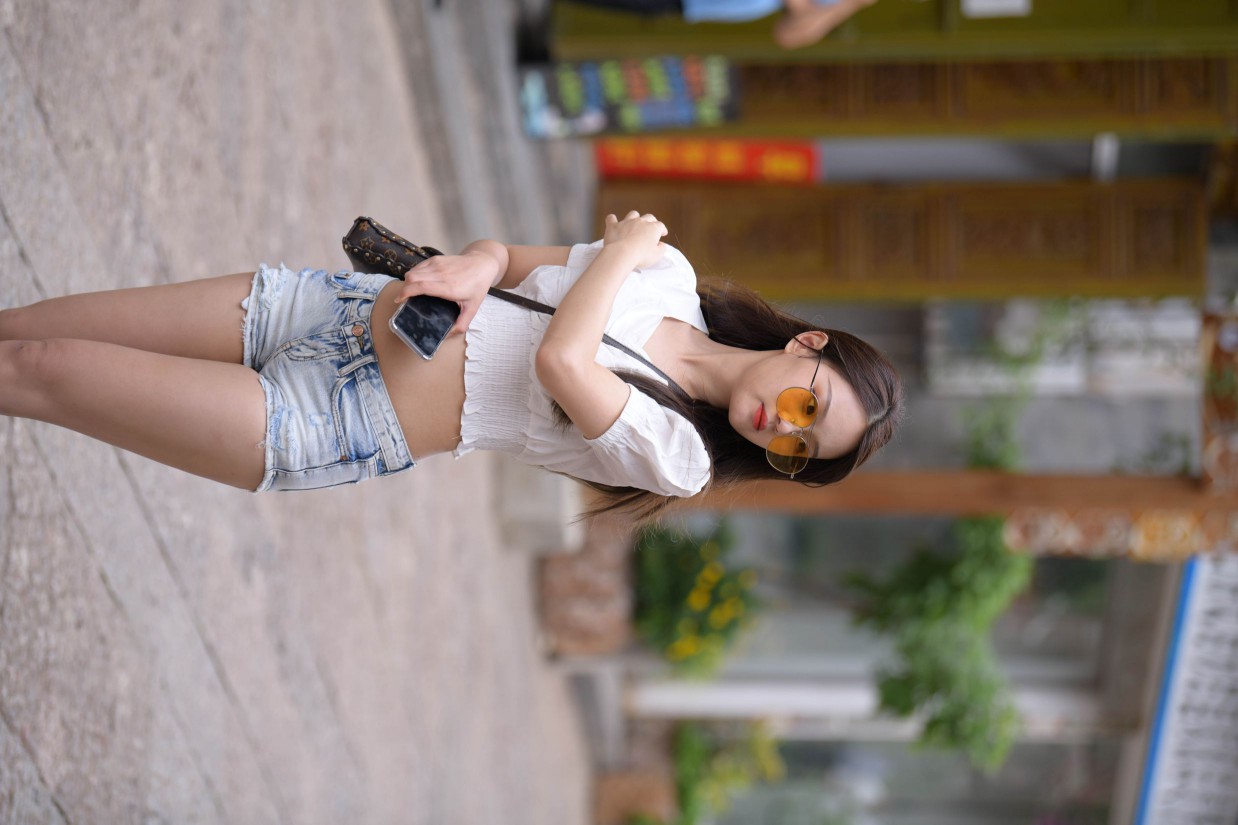 图片[2]-戴太阳镜的牛仔短裤紧身牛仔MM【167P】00021-知图屋