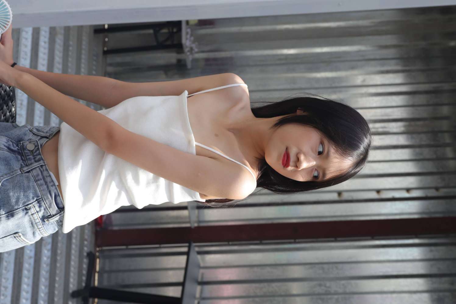 图片[7]-坐在草地上的长发女孩【172P】20012-知图屋