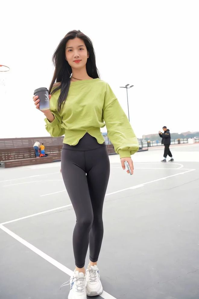 图片[1]-绿色瑜伽裤女孩很开心 J1519 1094P1V-27.6GB-知图屋