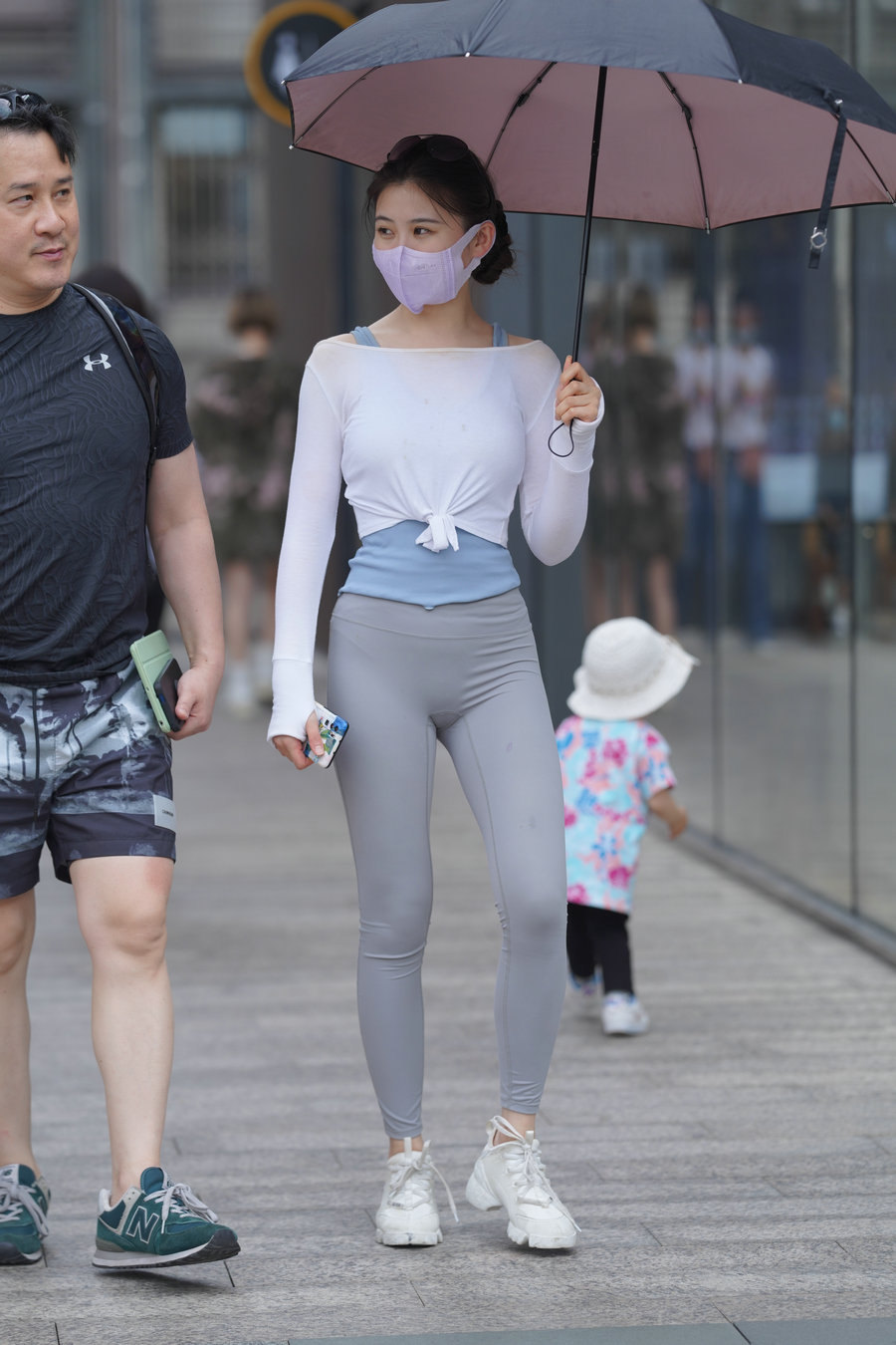 图片[1]-街拍逛街的瑜伽裤小女人  J2874 36P-469MB-知图屋