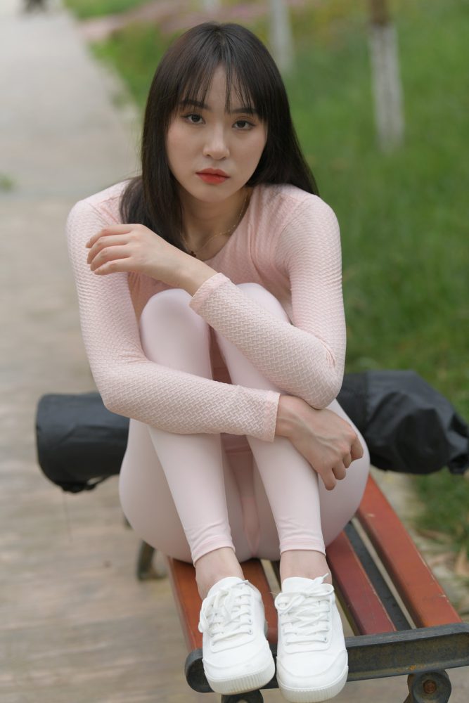 图片[1]-粉粉的瑜伽裤女孩太可爱了 J2090 854P1V-30.4GB-知图屋