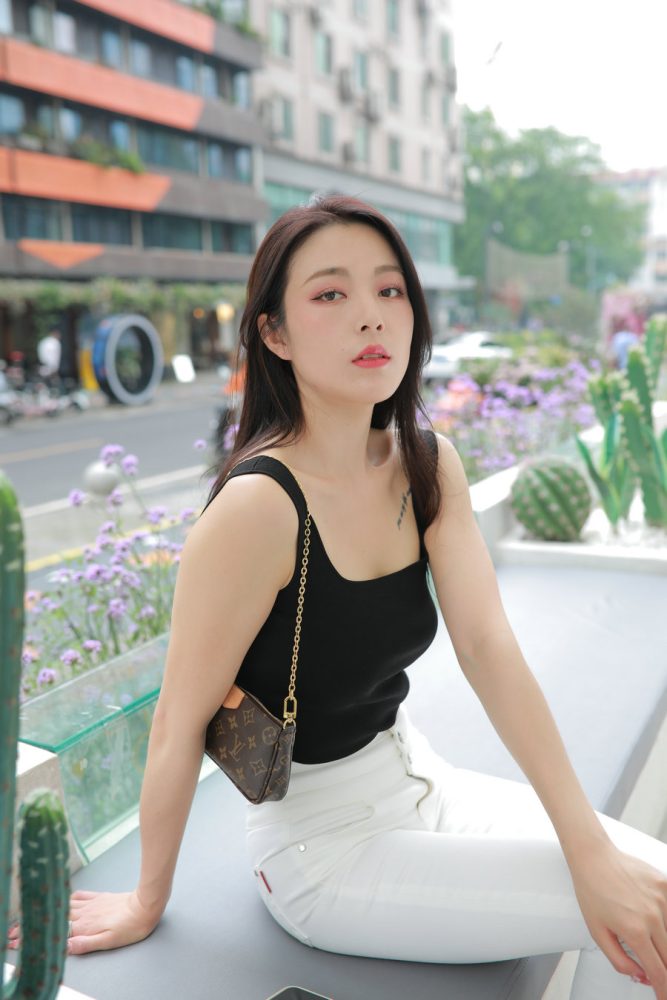 图片[1]-非常漂亮的白色紧身裤女孩J2055 895P2V-24.5GB-知图屋