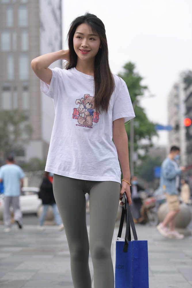 一身休闲装的瑜伽裤女孩J2961 709P1V-24.1GB-知图屋