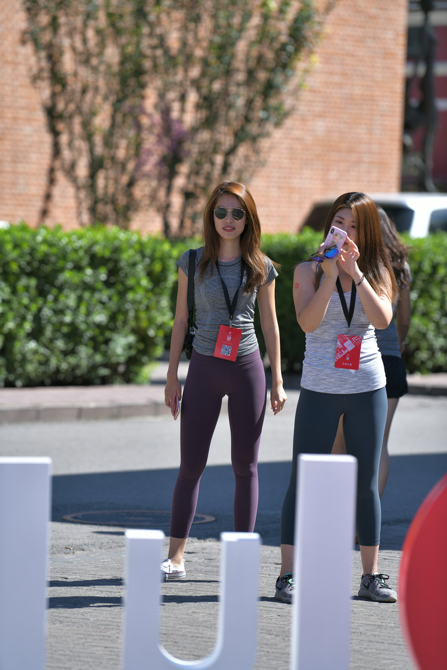 图片[1]-紫色瑜伽裤墨镜导游J4604 27P-336MB-知图屋