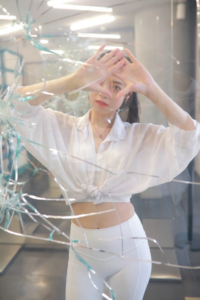 图片[1]-白色瑜伽裤女孩J2145 861P2V-22.3GB-知图屋