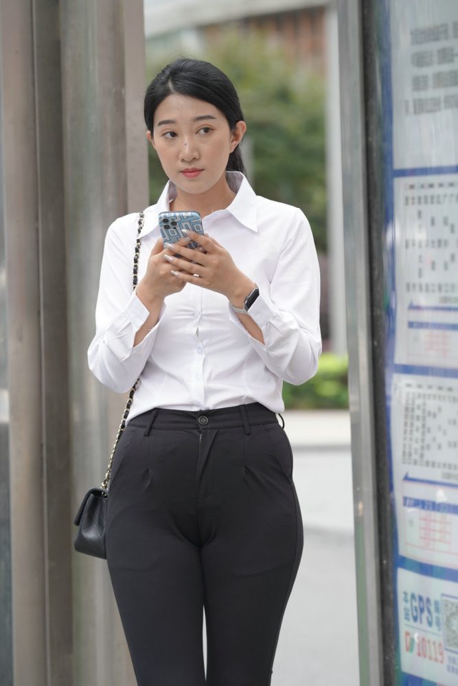 图片[3]-等公交的制服女人J2130 976P2V-29.5GB-知图屋