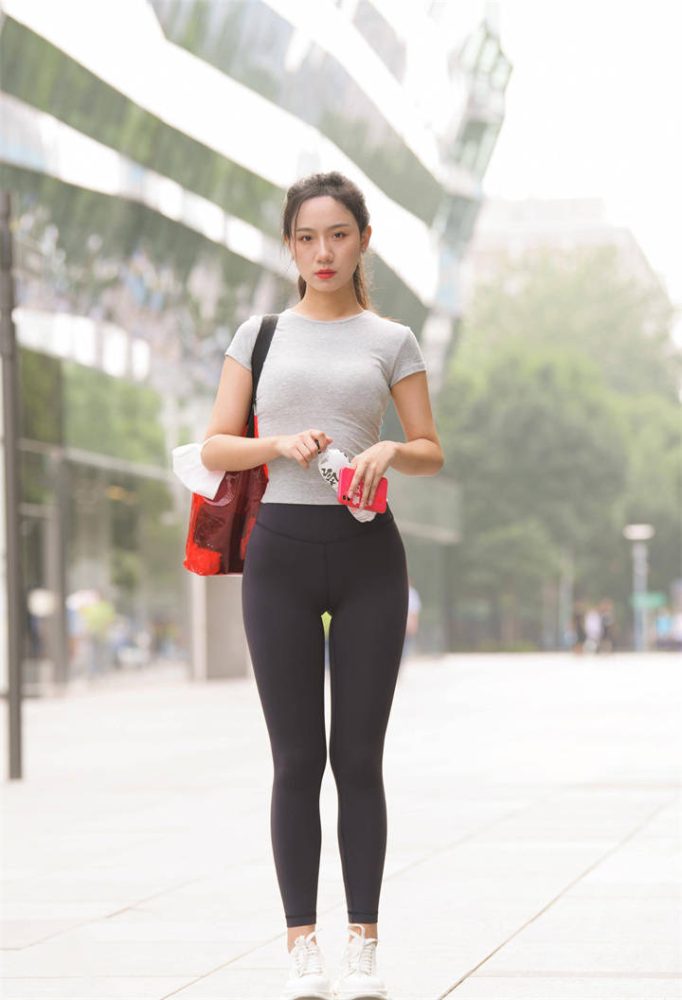 图片[1]-落落大方的瑜伽裤小女人J2221 760P1V-23.7GB-知图屋