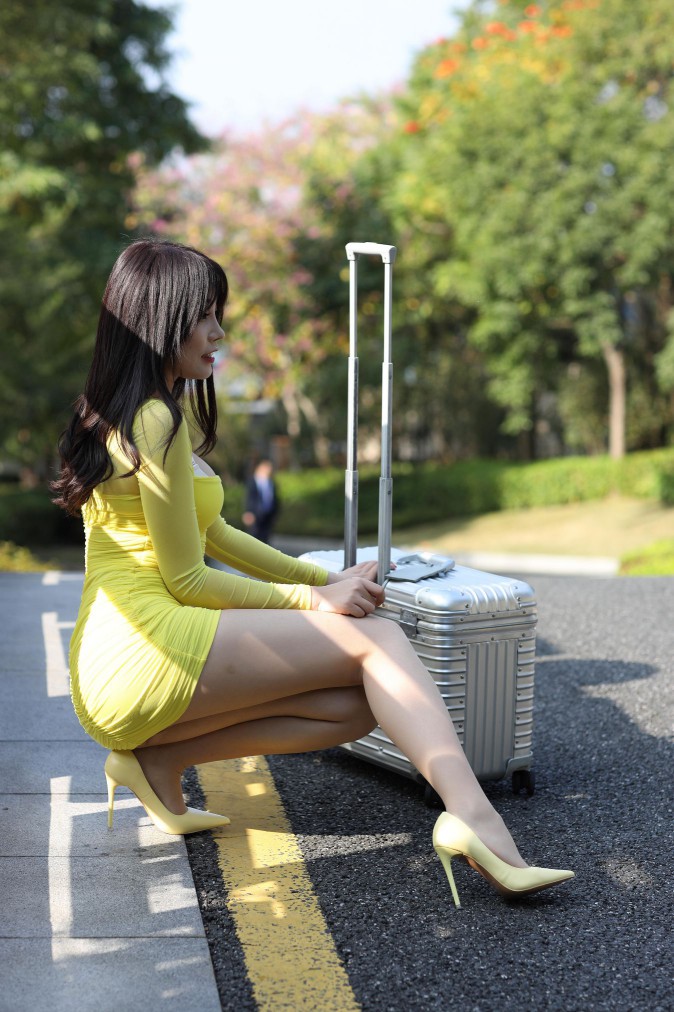 图片[5]-穿紧身裙的美丽姑娘要出去旅行了【419P】00046-知图屋
