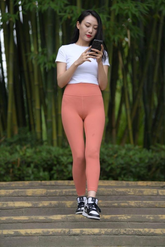 图片[1]-时尚的橘色瑜伽裤女人 J1935 496P1V-20.8GB-知图屋