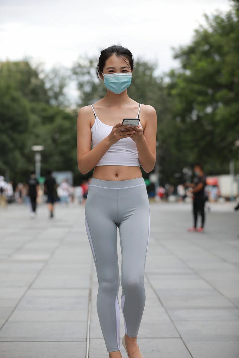 图片[4]-灰色瑜伽裤姑娘笑容超甜 J5074 180P2V-2.15GB-知图屋