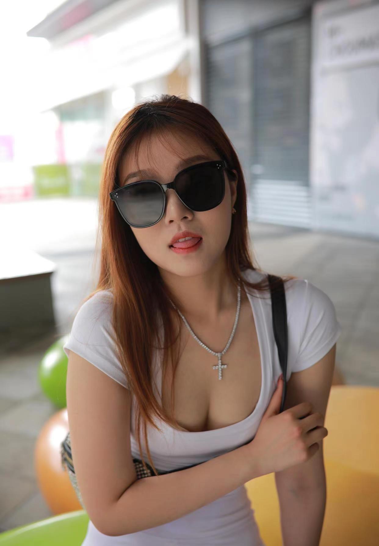 图片[1]-看上去拽拽的瑜伽裤女孩 J1695 425P1V-14.0GB-知图屋