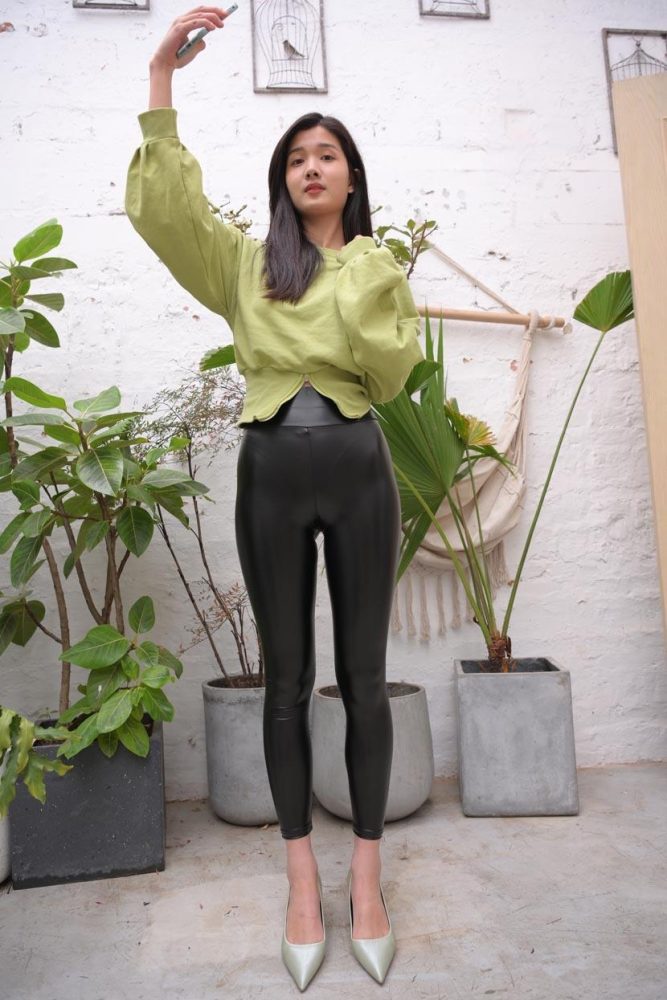 身材很棒的紧身皮裤女孩 J1537 653P1V-19.3GB-知图屋