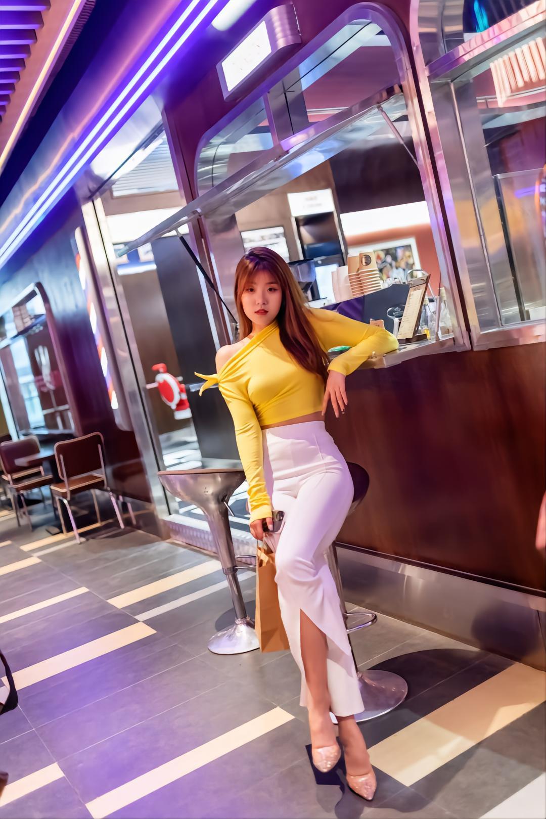 图片[2]-白色紧身牛仔喇叭裤女孩 J1568 428P2V-19.6GB-知图屋