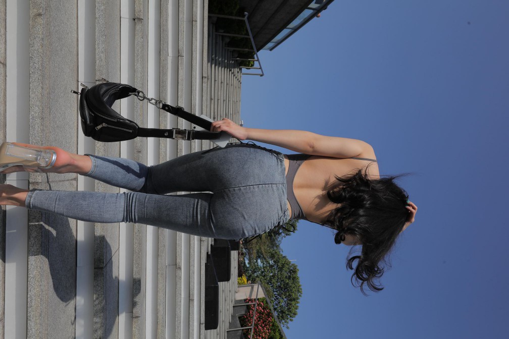 图片[2]-漂亮的紧身牛仔裤长发女孩【474P】00059-知图屋