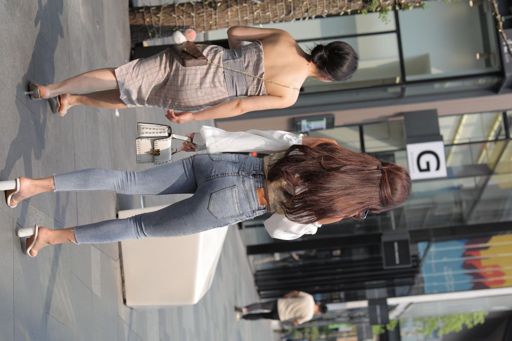 图片[2]-长相甜美的紧身牛仔裤姑娘【114P】00038-知图屋