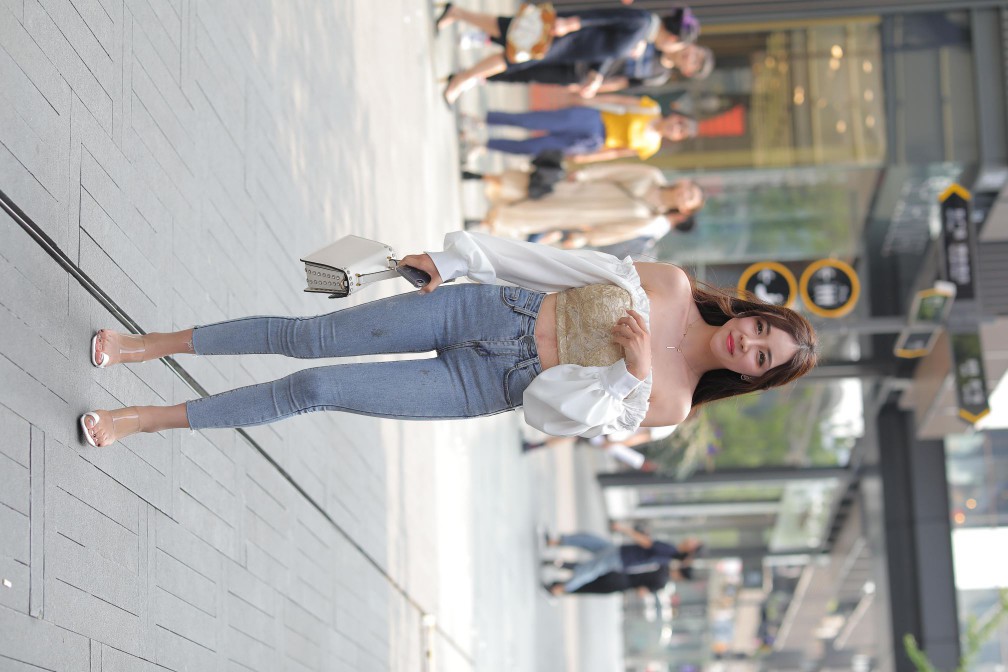 图片[3]-长相甜美的紧身牛仔裤姑娘【114P】00038-知图屋