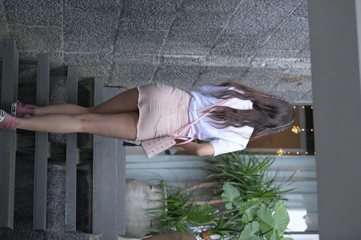 图片[2]-非常清纯甜美的短裙姑娘在逛街【458P】00052-知图屋