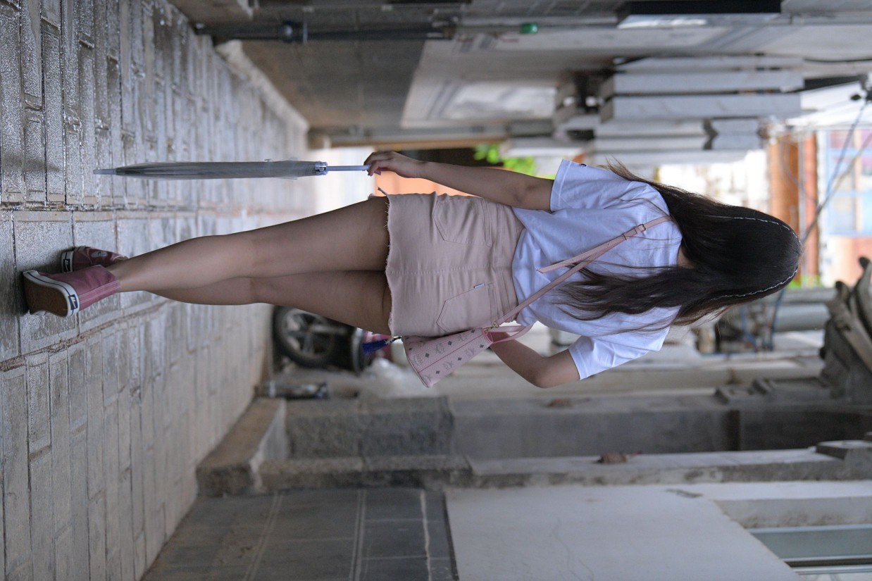 图片[3]-非常清纯甜美的短裙姑娘在逛街【458P】00052-知图屋