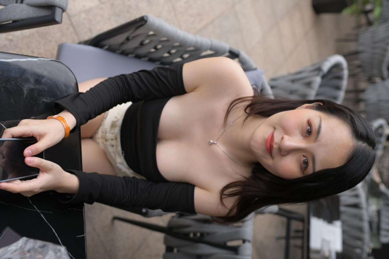 图片[3]-白色短裤的女生笑的很开心【177P】00035-知图屋