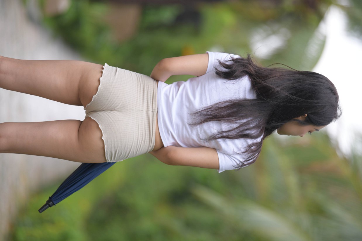 图片[4]-在郊外的长发热裤姑娘【388P】00022-知图屋