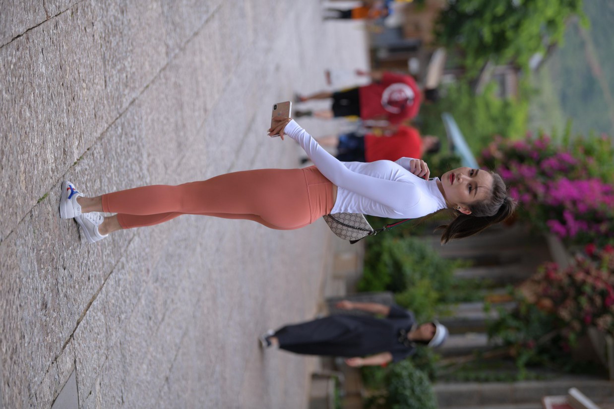 图片[3]-橙色瑜伽裤的高马尾姑娘【615P】00051-知图屋