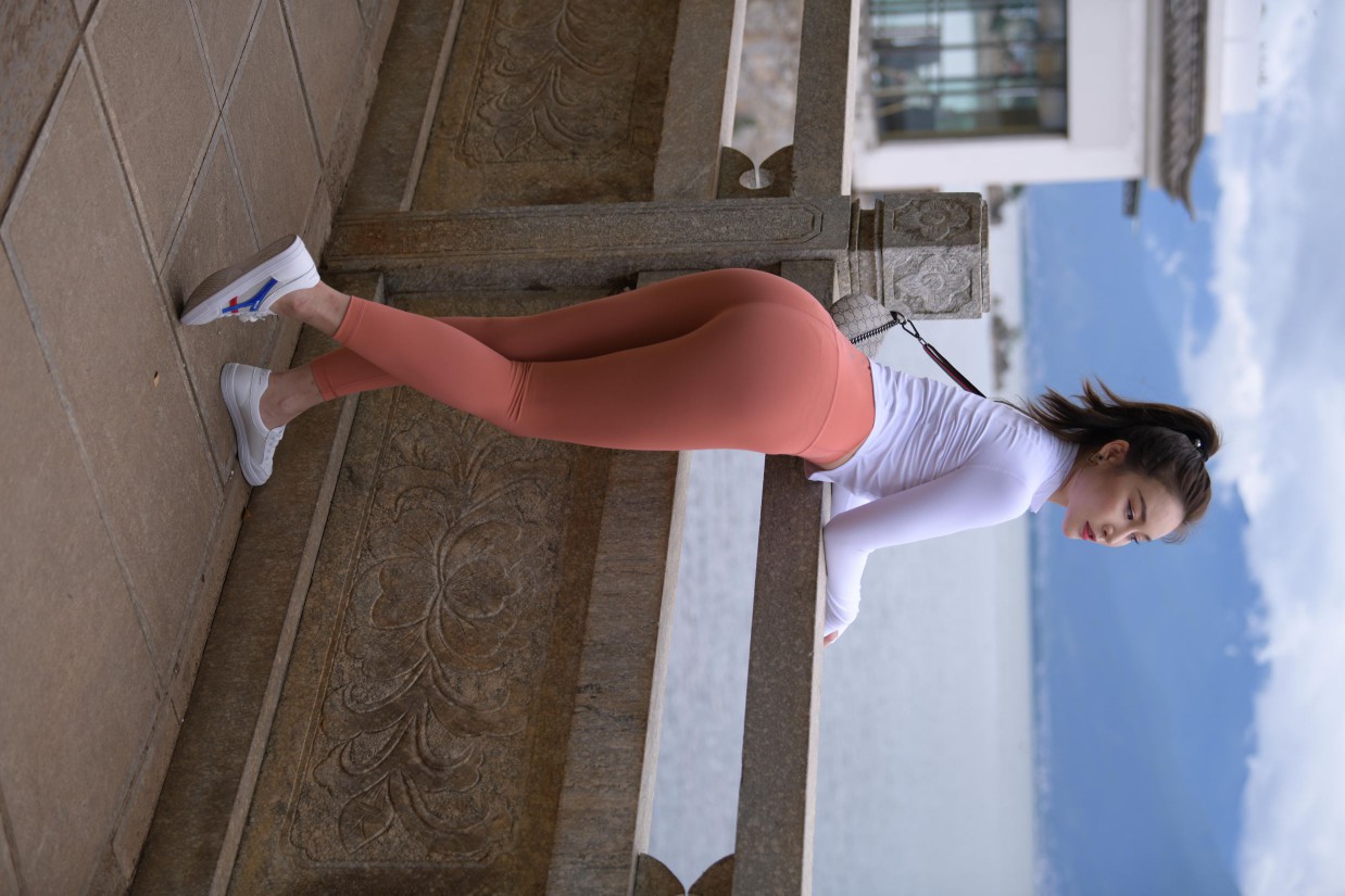 图片[5]-橙色瑜伽裤的高马尾姑娘【615P】00051-知图屋