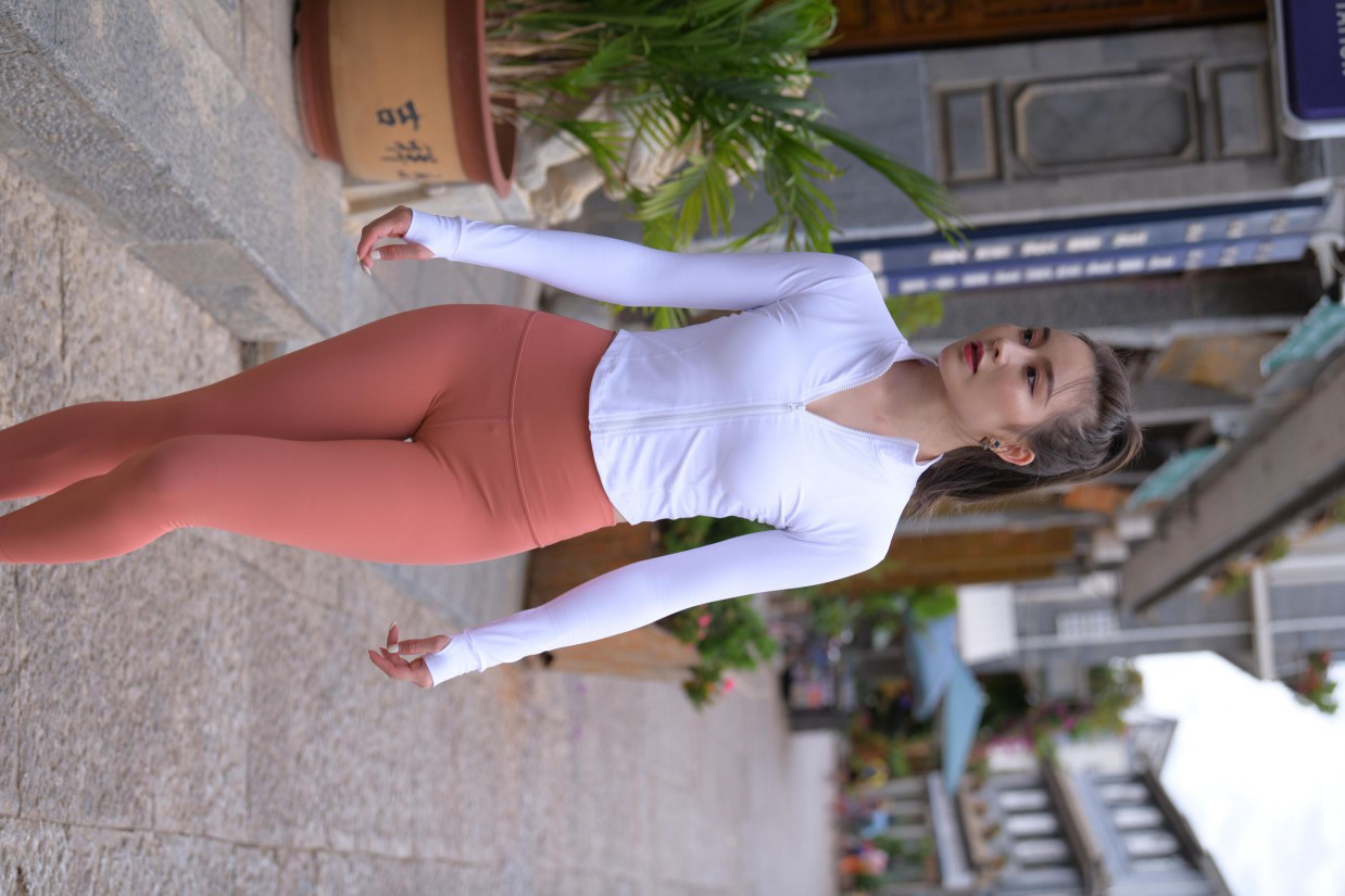 图片[8]-橙色瑜伽裤的高马尾姑娘【615P】00051-知图屋