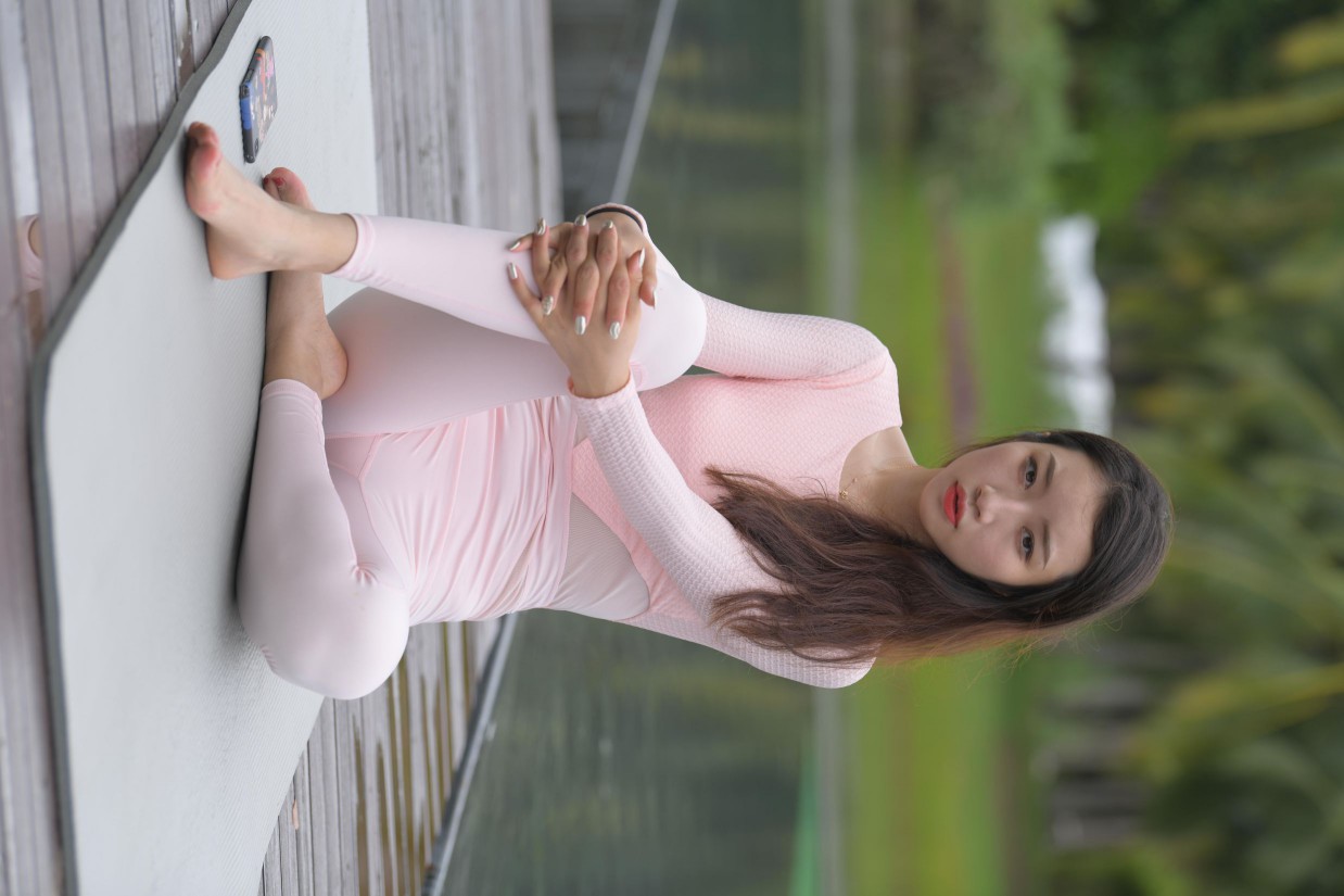 图片[7]-很漂亮眼睛也很大的白色瑜伽裤女孩【249P】00063-知图屋