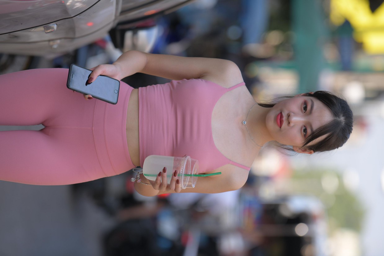 图片[5]-粉色的甜美瑜伽裤女孩在逛街【372P】00057-知图屋