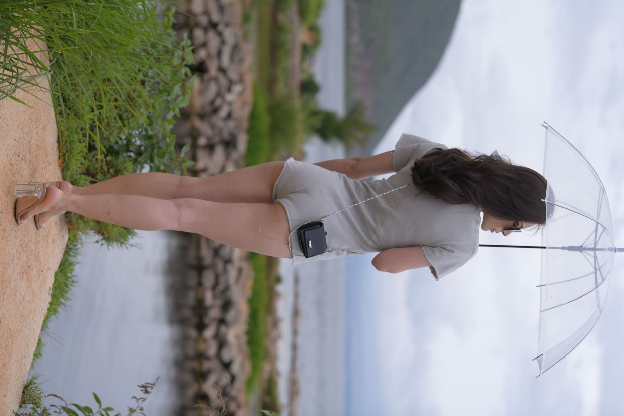 图片[6]-在海边开跑车的连衣短裤女孩【390P】00030-知图屋