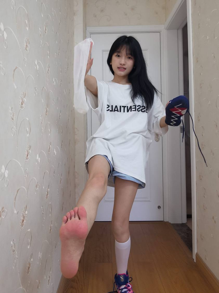 图片[1]-调皮的白袜女孩【149P】20017-知图屋