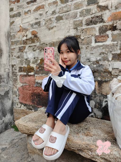 图片[5]-【免费】专心致志玩手机的女孩【42P】20028-知图屋